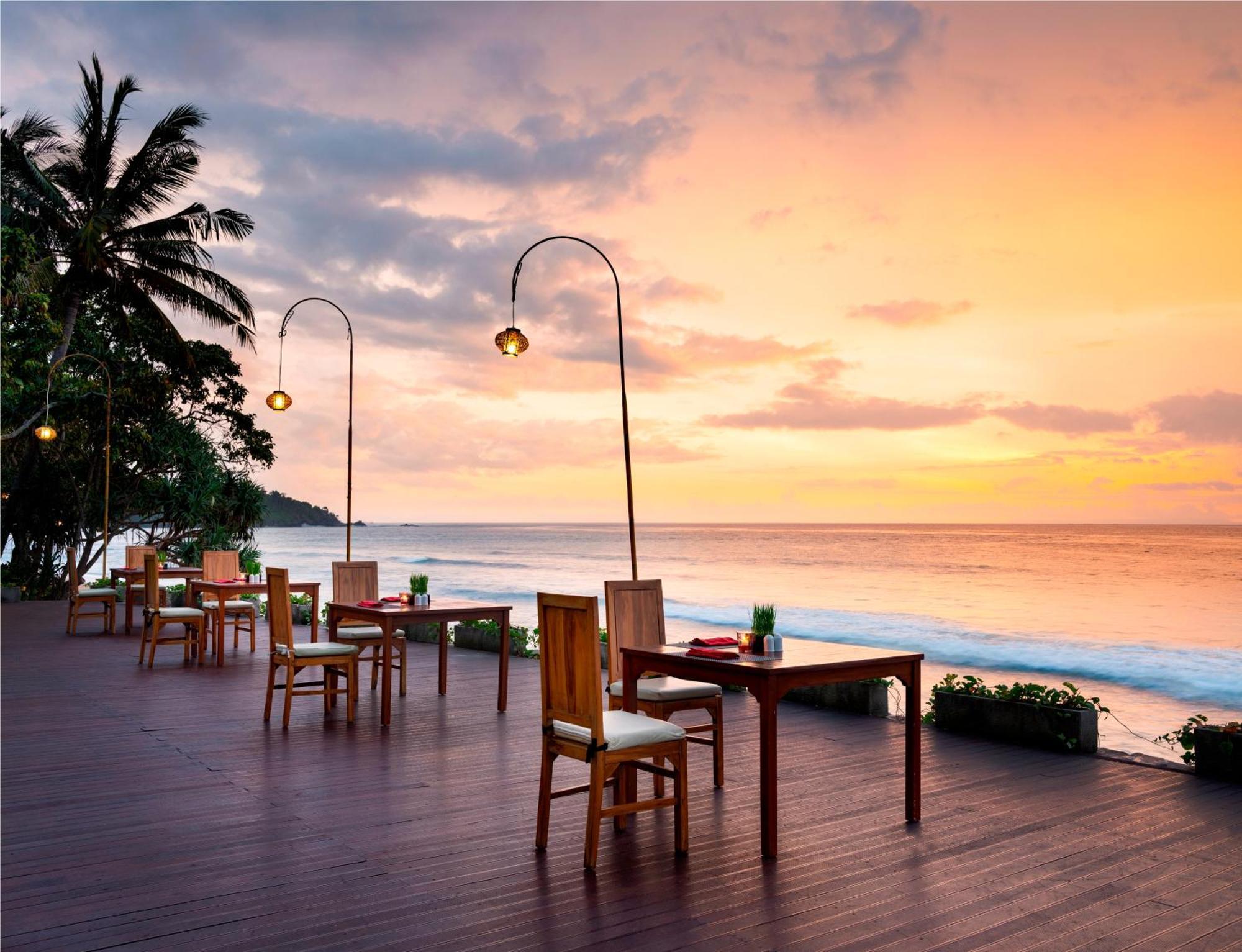 Mangsit Suites By Holiday Resort Lombok Екстериор снимка